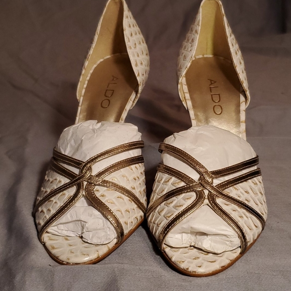 Shoes - Picture 2 of 6